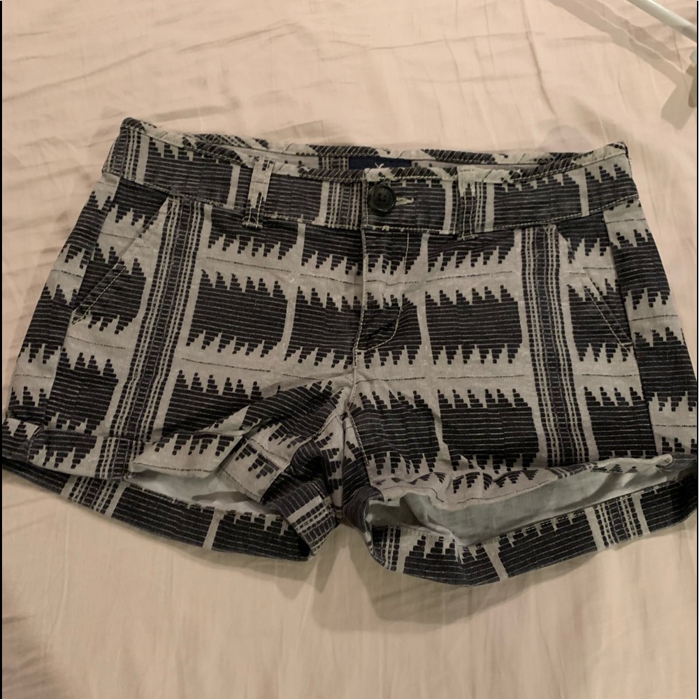 🌼 3/$18. American Eagle midi shorts size 0